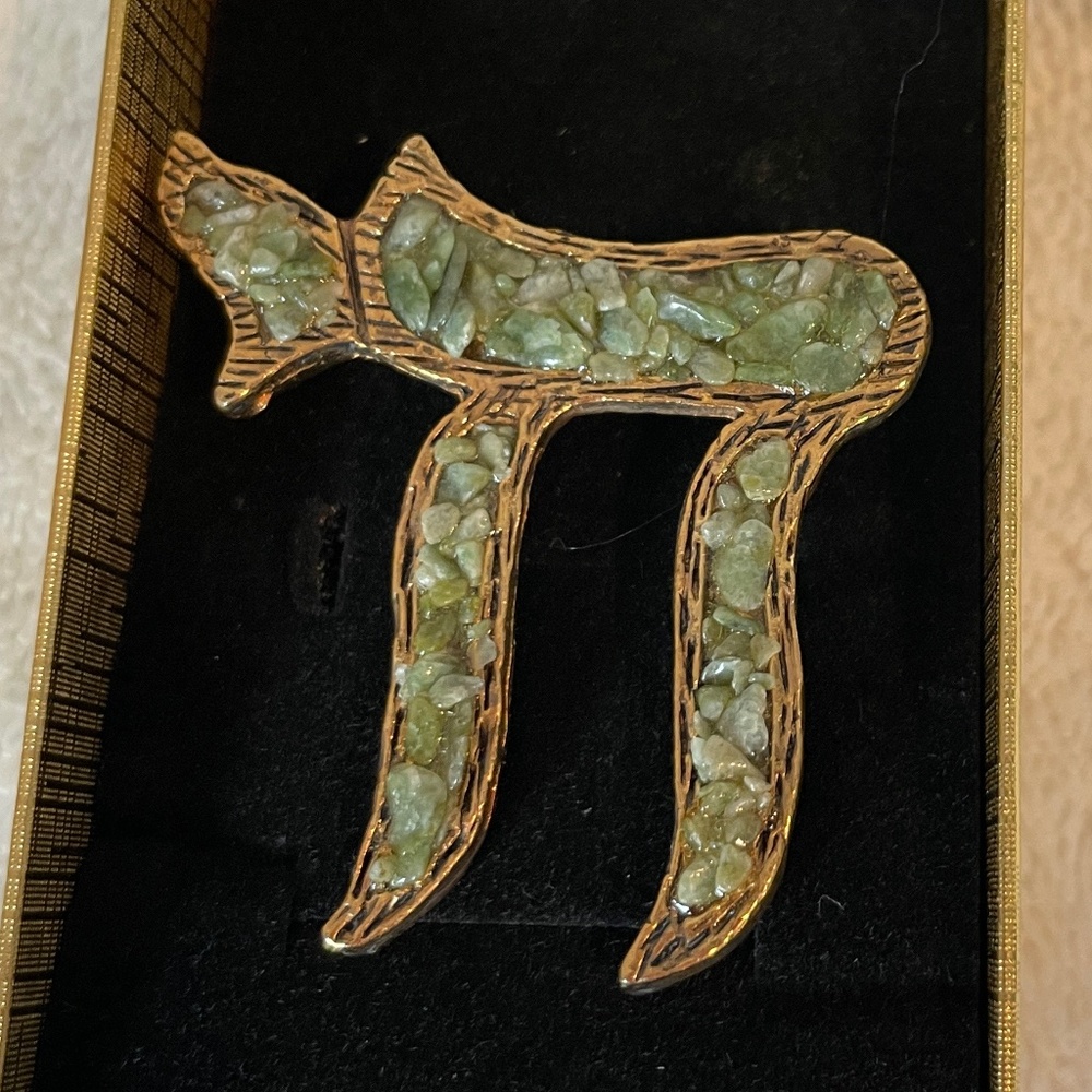 Judaica HAI CHAI Brooch with Jade Chips